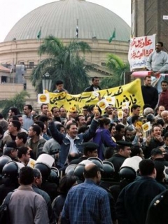 Ситуация в охваченном протестами Египте остается напряженной
