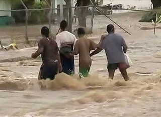 На Фиджи сильное наводнение, туристы эвакуируются