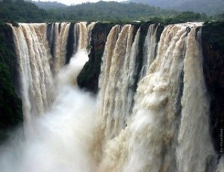 Водопады Джог - одна из живописнейших достопримечательностей Индии