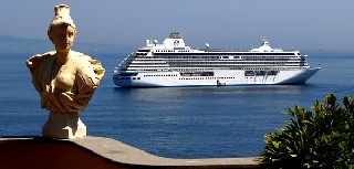 Суперэлитный оператор Crystal Cruises объявляет программы круизов на 2012 год