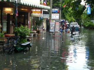 В Бангкок пришла большая вода