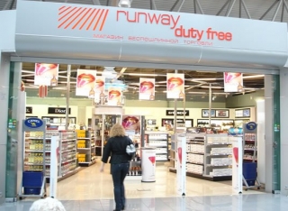 Туристов успокоили: спиртное из магазинов duty free в России не исчезнет