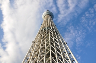 В Японии посетители телебашни Tokyo Skytree 