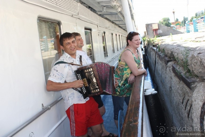 Альбом отзыва "Вверх по Волге-реке, вниз по Волге-реке"