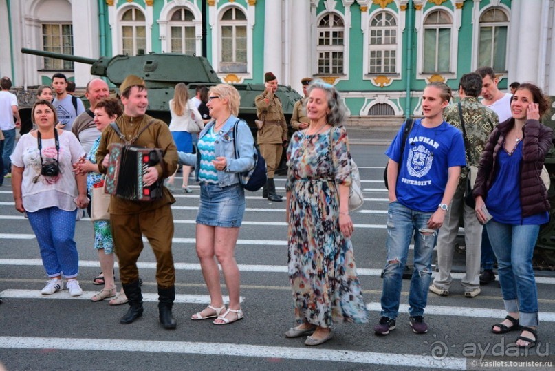 Альбом отзыва "Выборг в «лесах», а Питер в мостах"