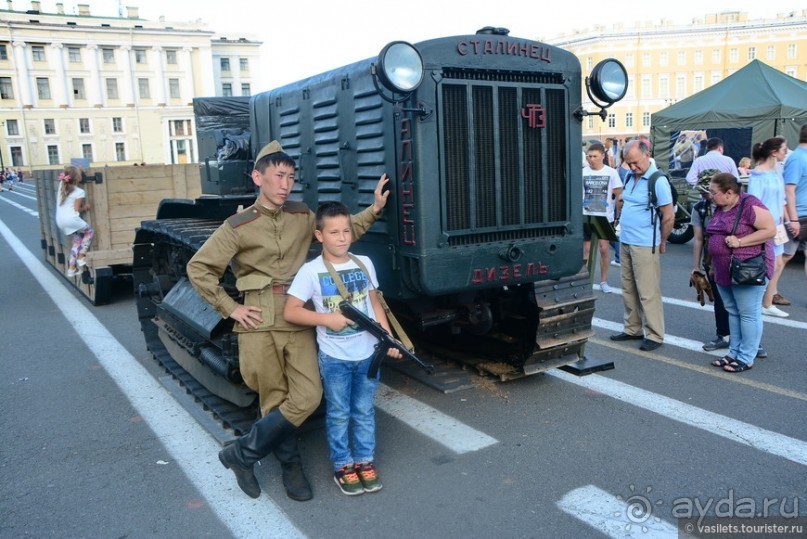 Альбом отзыва "Выборг в «лесах», а Питер в мостах"