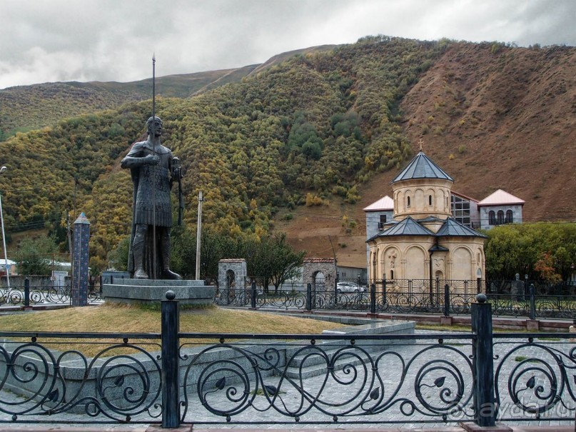 Альбом отзыва "Там нет дорог, одна тропа ведёт по краешку ущелья"