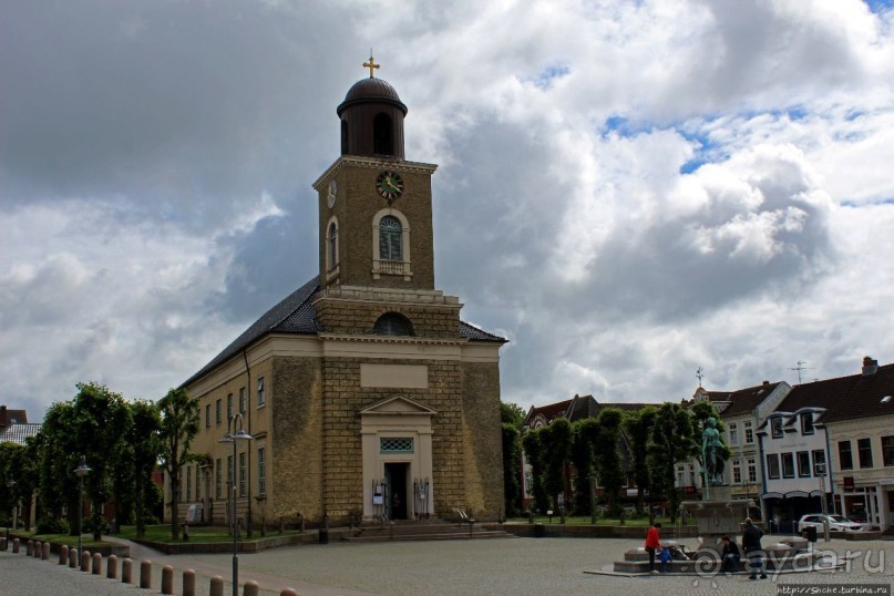 Альбом отзыва "Marienkirche в Хузуме — образец строгого классицизма 19 века"