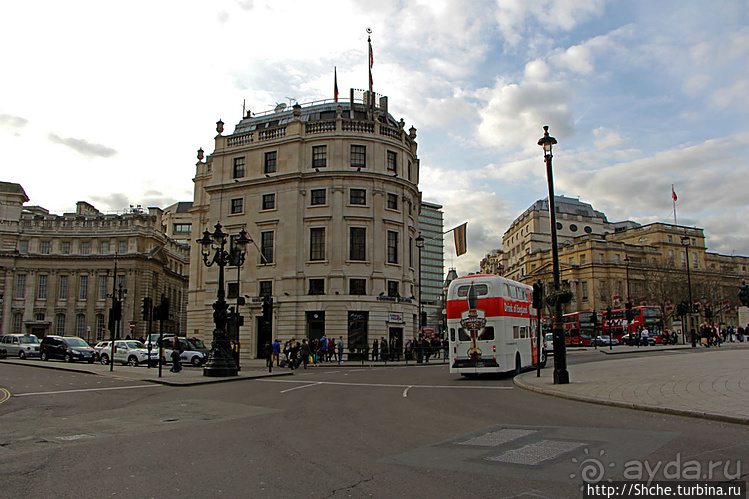 Альбом отзыва "Charing Cross — официальный центр Лондона"