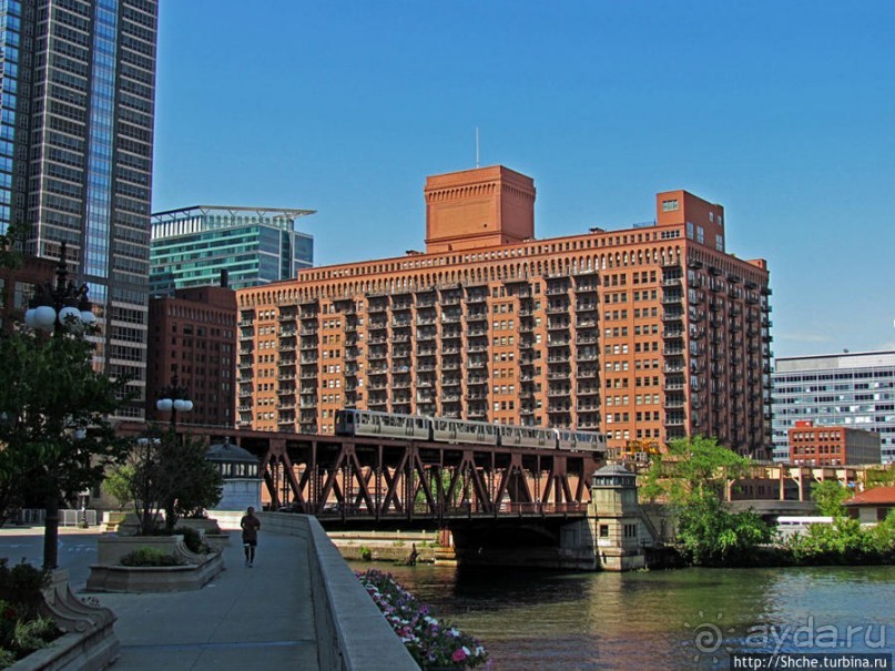 Альбом отзыва "Прогулка вдоль реки в джунглях...бетонных. Chicago Riverwalk"