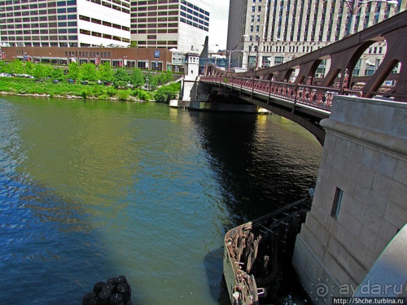 Альбом отзыва "Прогулка вдоль реки в джунглях...бетонных. Chicago Riverwalk"