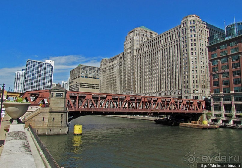 Альбом отзыва "Прогулка вдоль реки в джунглях...бетонных. Chicago Riverwalk"