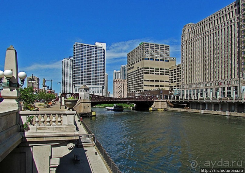 Альбом отзыва "Прогулка вдоль реки в джунглях...бетонных. Chicago Riverwalk"