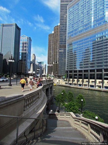 Альбом отзыва "Прогулка вдоль реки в джунглях...бетонных. Chicago Riverwalk"