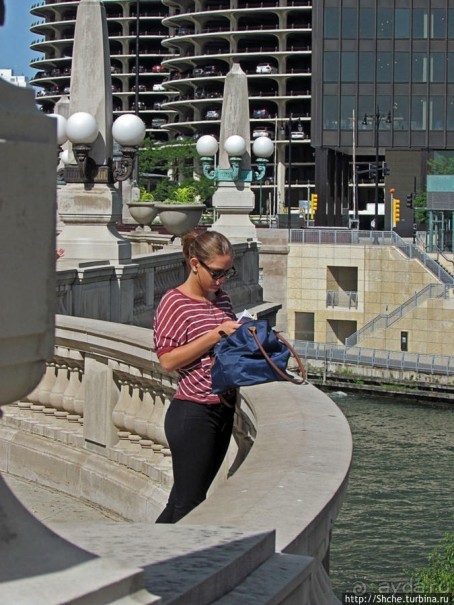 Альбом отзыва "Прогулка вдоль реки в джунглях...бетонных. Chicago Riverwalk"