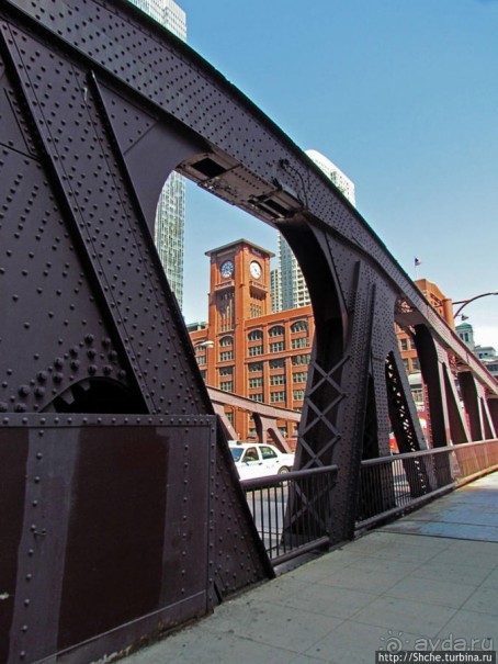 Альбом отзыва "Прогулка вдоль реки в джунглях...бетонных. Chicago Riverwalk"