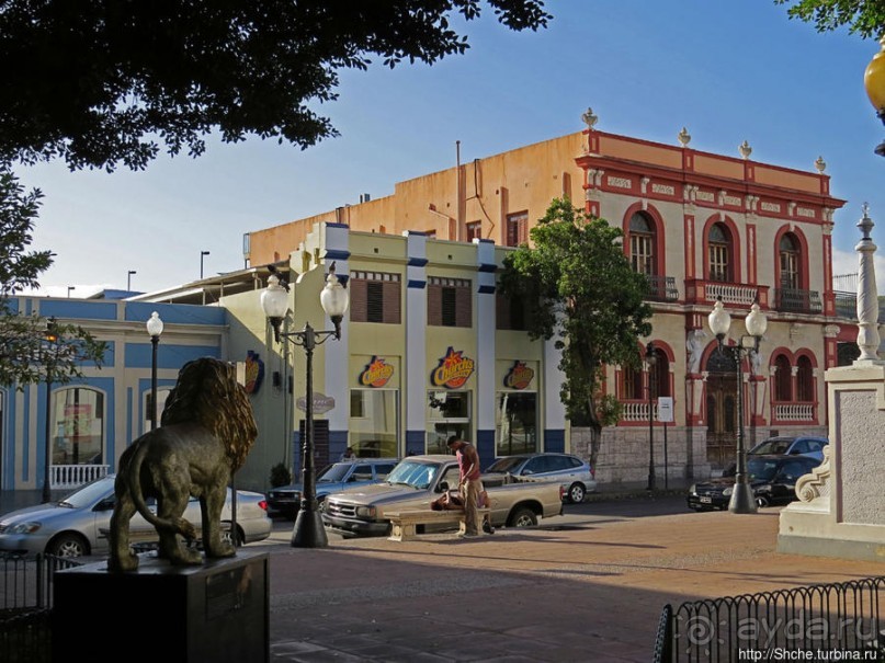 Альбом отзыва "Plaza Las Delicias — две площади и муниципальный парк. 3 в 1"