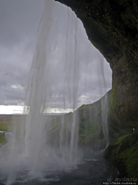 Альбом отзыва "Водопад Seljalandsfoss - пройтись под струей"