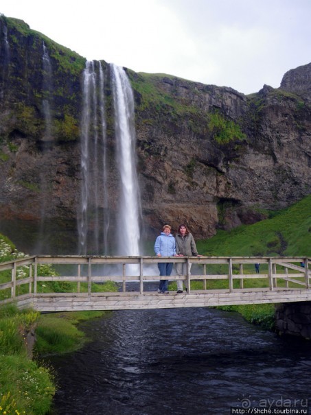 Альбом отзыва "Водопад Seljalandsfoss - пройтись под струей"