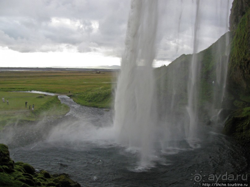 Альбом отзыва "Водопад Seljalandsfoss - пройтись под струей"