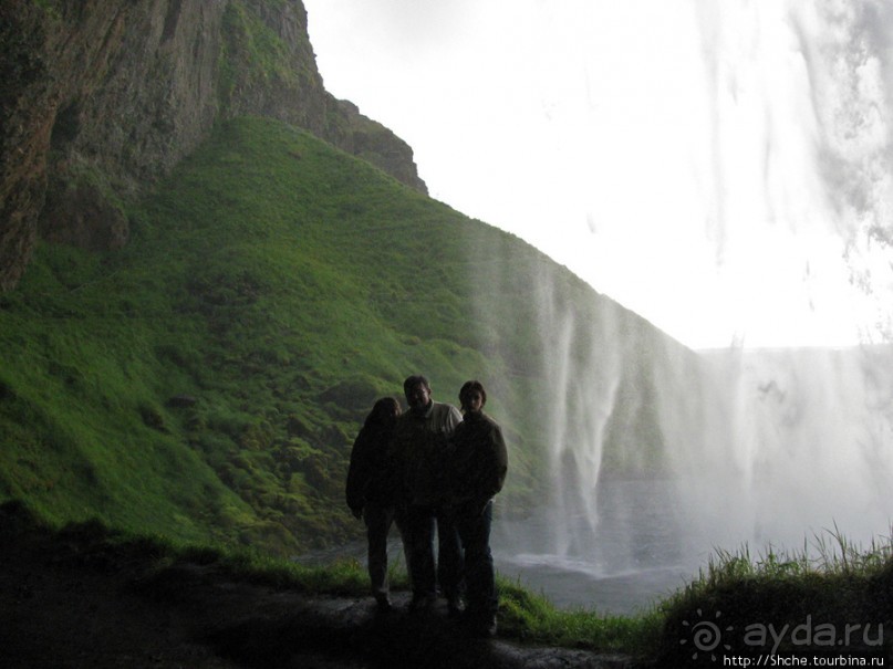 Альбом отзыва "Водопад Seljalandsfoss - пройтись под струей"