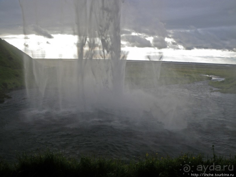 Альбом отзыва "Водопад Seljalandsfoss - пройтись под струей"