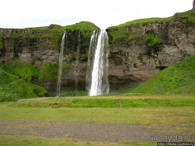 Альбом отзыва "Водопад Seljalandsfoss - пройтись под струей"