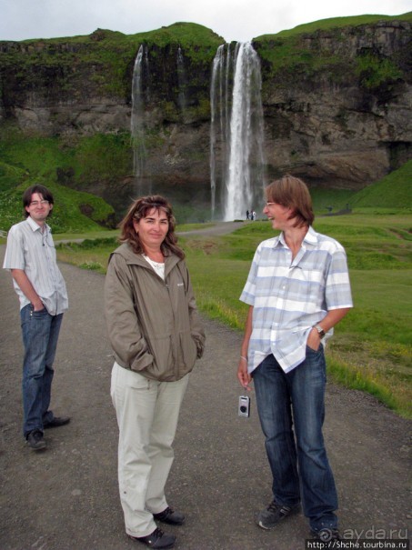 Альбом отзыва "Водопад Seljalandsfoss - пройтись под струей"