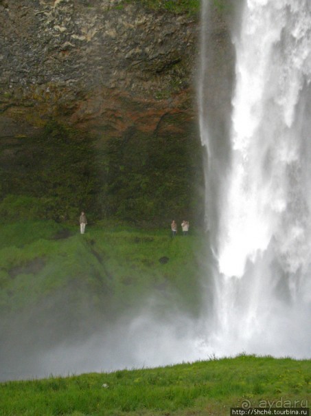 Альбом отзыва "Водопад Seljalandsfoss - пройтись под струей"