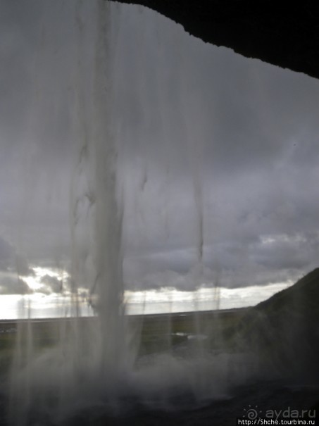 Альбом отзыва "Водопад Seljalandsfoss - пройтись под струей"