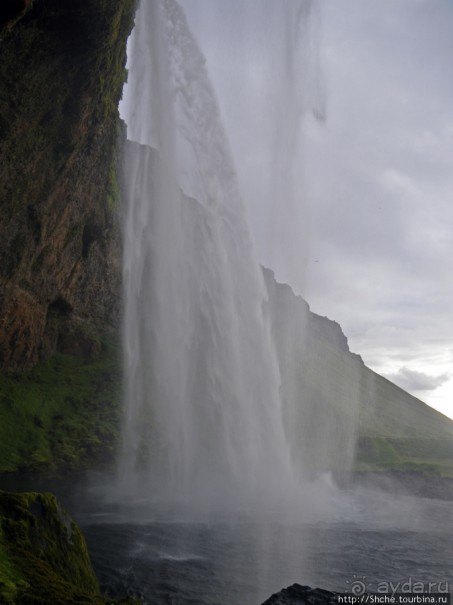 Альбом отзыва "Водопад Seljalandsfoss - пройтись под струей"