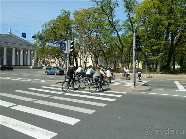 Альбом отзыва "Как летом  осмотреть Петербург с земли, воды и воздуха. Советы самостоятельным туристам."