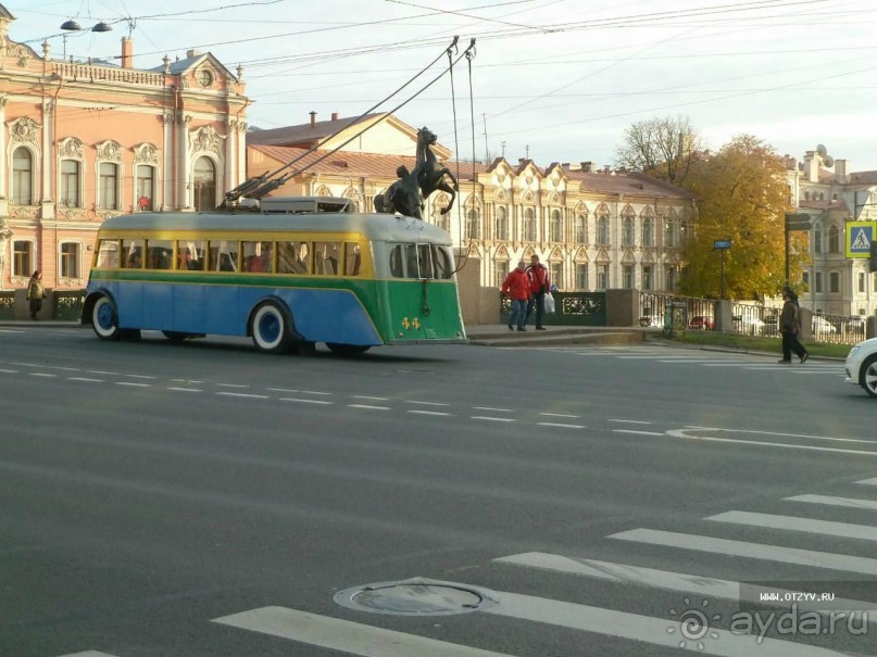 Альбом отзыва "Как летом  осмотреть Петербург с земли, воды и воздуха. Советы самостоятельным туристам."