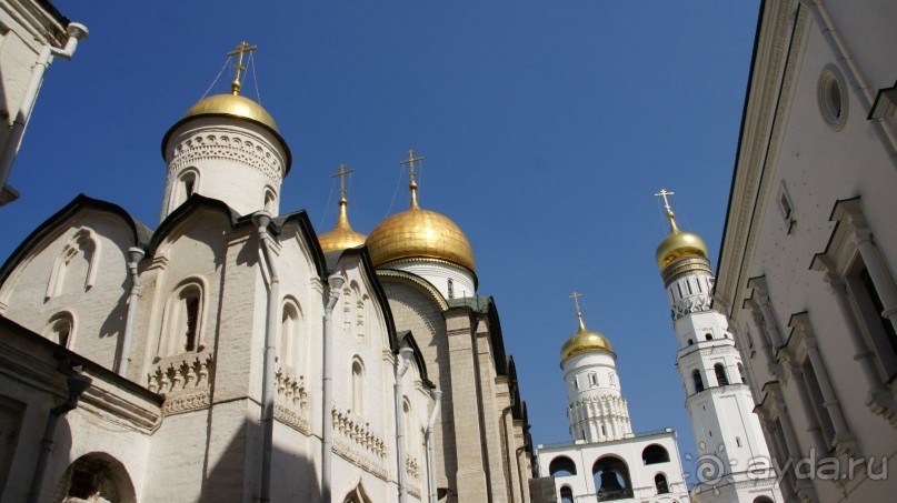 Церковь ризоположения московский кремль. Церковь Ризоположения на Соборной площади. Соборная площадь Московского Кремля Церковь Ризоположения. Московский Кремль. Церковь Ризоположения. Путеводитель.