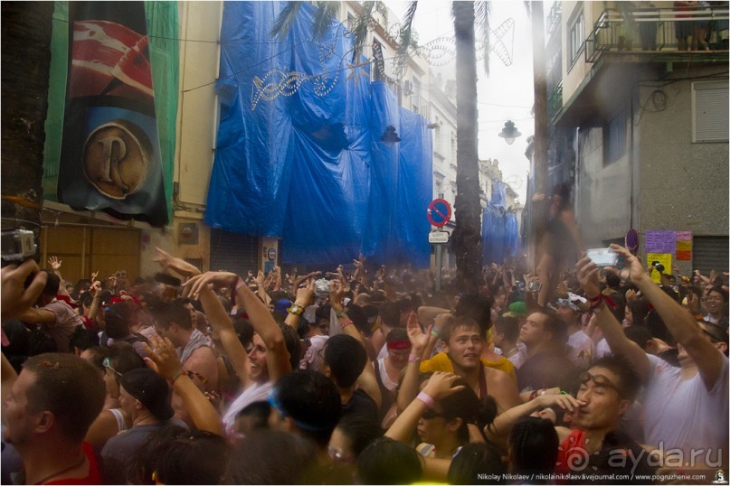 Альбом отзыва "Томатина 2013 (часть 2): томатная оргия (Buñol, Spain)"