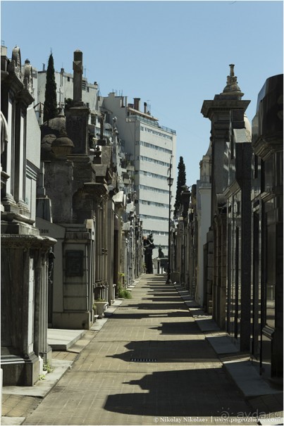 Альбом отзыва "Буэнос-Айрес — город живых и мертвых (Buenos Aires, Argentina)"