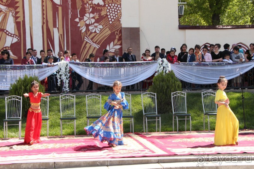 Альбом отзыва "И ВНОВЬ ЗАЖУРЧАЛИ ФОНТАНЫ"