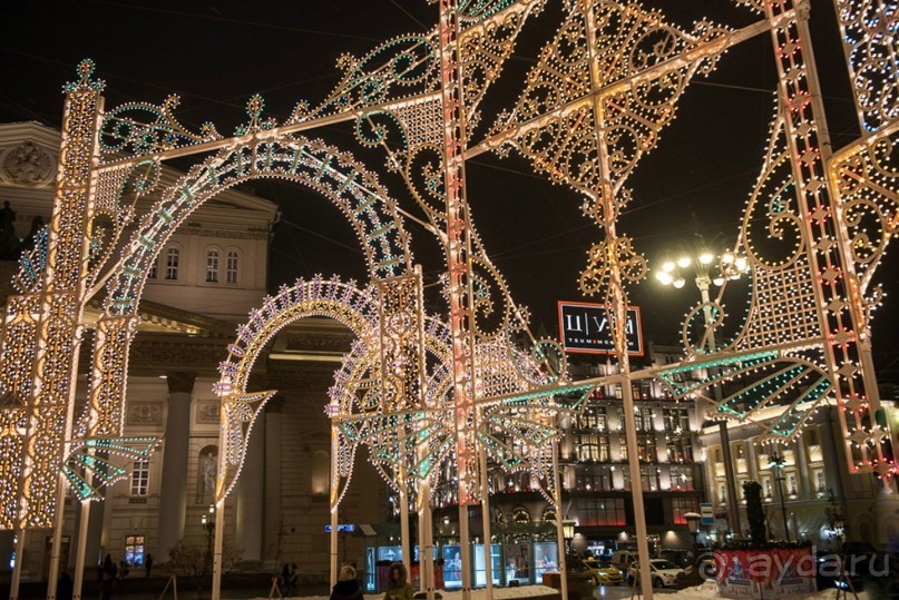 Прогулка по новогодней москве. Кузнецкий мост иллюминация. Москва Кузнецкий мост улица иллюминация. Пушкинская площадь Новогодняя. Пушкинская площадь в Москве на новый год.