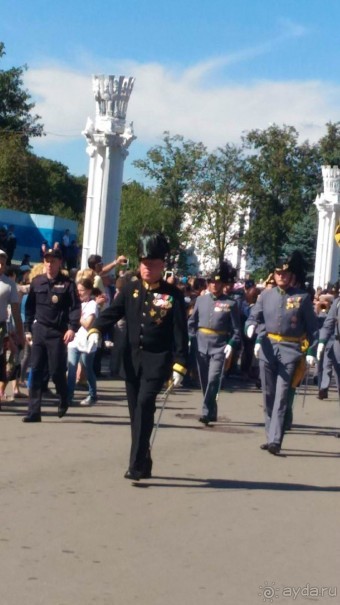 Альбом отзыва "Шествие военных оркестров-участников фестиваля "Спасская башня" по центральной аллее ВДНХ."