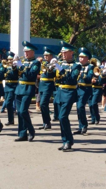 Альбом отзыва "Шествие военных оркестров-участников фестиваля "Спасская башня" по центральной аллее ВДНХ."