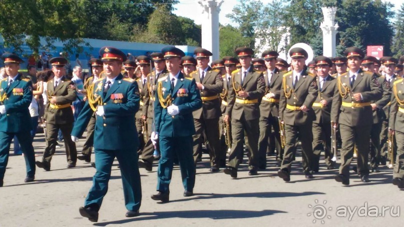 Альбом отзыва "Шествие военных оркестров-участников фестиваля "Спасская башня" по центральной аллее ВДНХ."