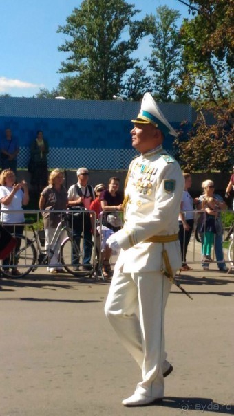 Альбом отзыва "Шествие военных оркестров-участников фестиваля "Спасская башня" по центральной аллее ВДНХ."