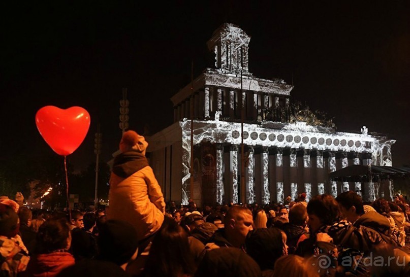 Вднх 2024 отзывы. Праздник света в Москве. Фестивали в Москве. ВДНХ В Москве световое шоу. Световое шоу Москва 2016.