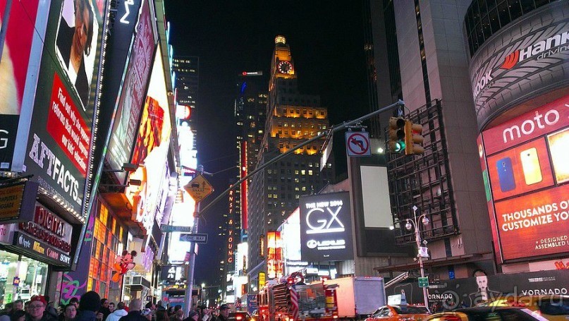 Альбом отзыва "Небоскребы Top of the Rock и Empire State Building, а также Times Square И другие мелочи"