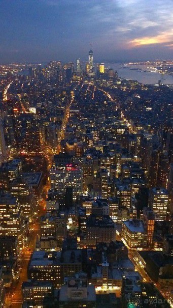 Альбом отзыва "Небоскребы Top of the Rock и Empire State Building, а также Times Square И другие мелочи"