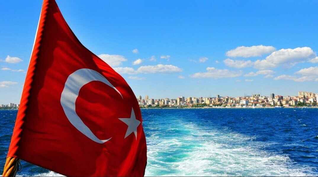 Скидки до 60%: туроператоры рассказали, как выгодно купить тур в Турцию