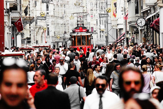 Опасаясь терактов в Стамбуле на улице Истикляль запретили всё что можно