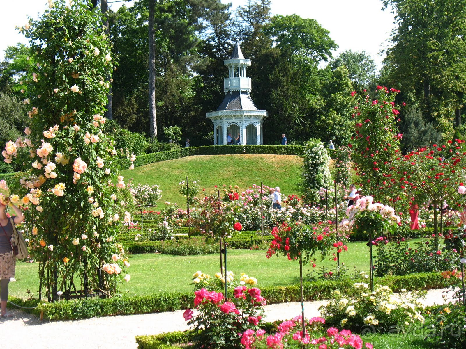 Парк багатель в париже фото