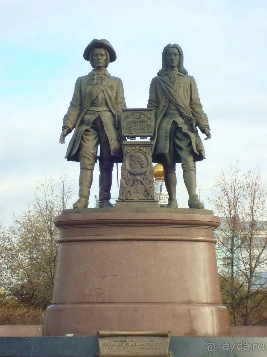 Памятник основателям екатеринбурга фото
