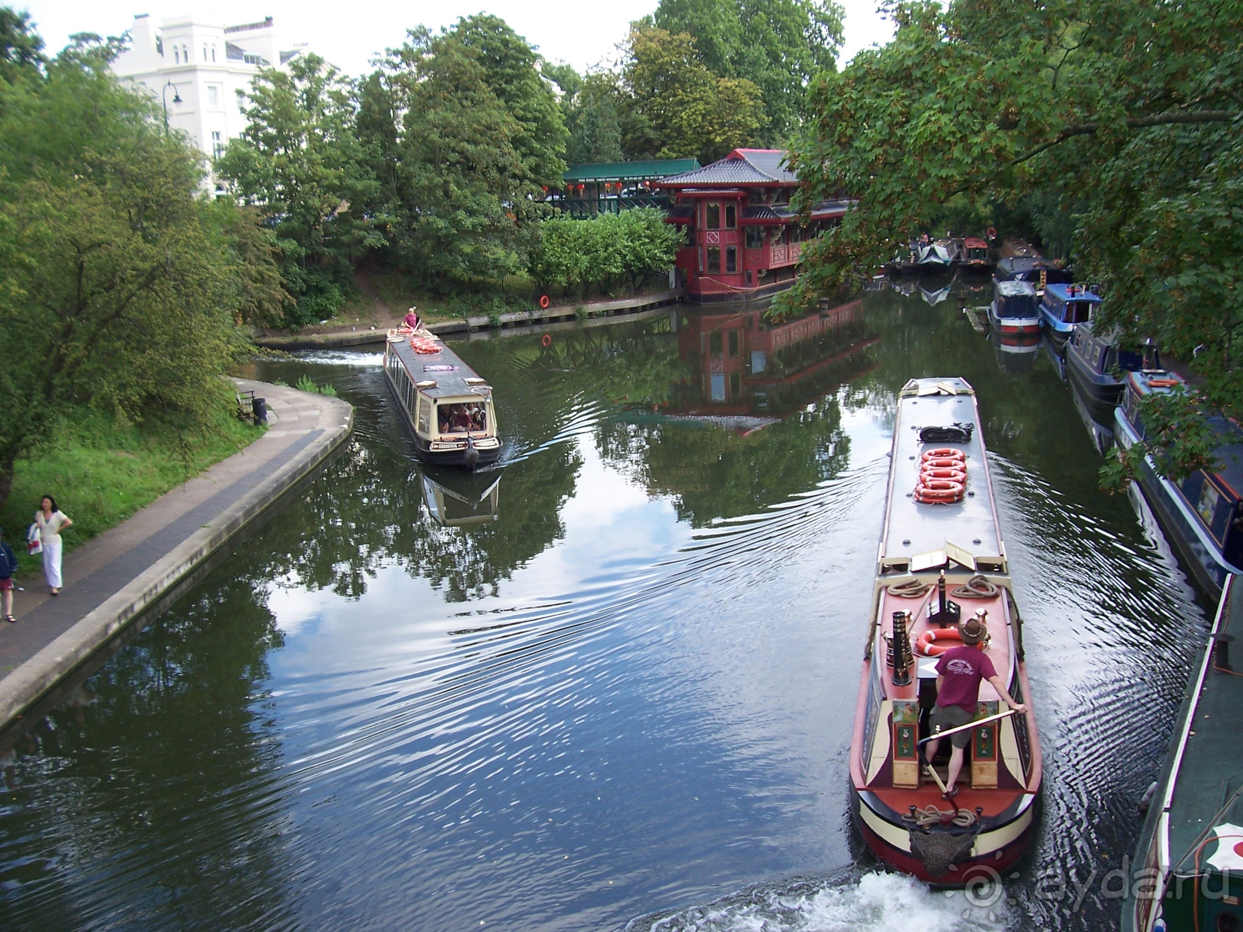 London water. Речные трамвайчики Лондона. River Bus Лондон. Речной трамвай в Великобритании. Водные трамвайчики в Темзе.